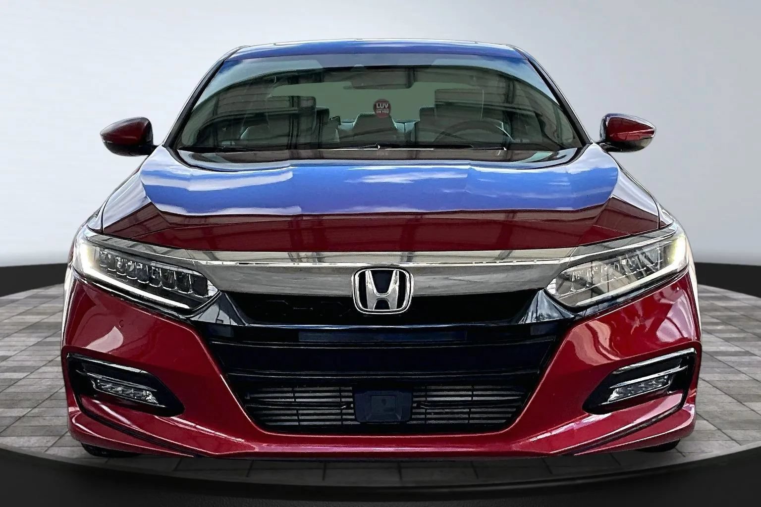 Used 2018 Honda Accord Touring image 2