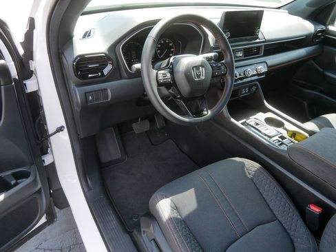 Used 2025 Honda Pilot Sport image 13