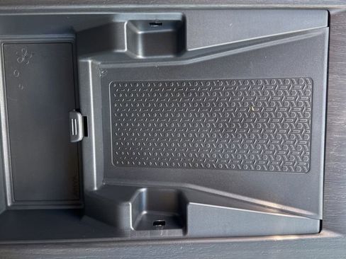 Used 2023 Nissan Ariya AWD image 43