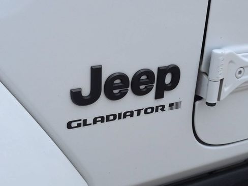 Used 2024 Jeep Gladiator Sport AWD/4WD image 6