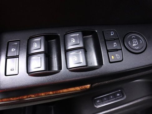 Used 2020 Chevrolet Suburban Premier AWD/4WD image 29