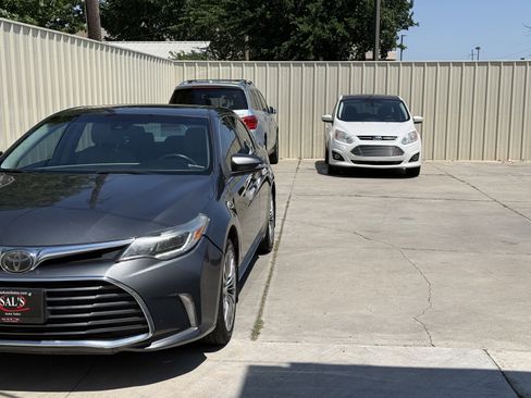 Used 2016 Toyota Avalon Limited w/ Toyota Safety Sense Package FWD image 10