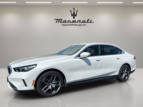 Used 2026 BMW 540i xDrive w/ Premium Package AWD/4WD image 1