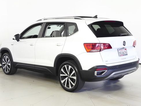 Used 2023 Volkswagen Taos SE w/ Panoramic Sunroof Package FWD image 9