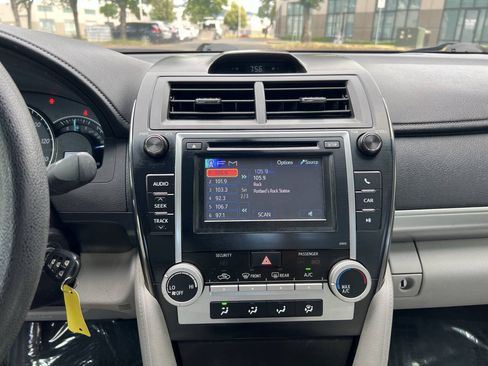 Used 2012 Toyota Camry LE FWD image 16