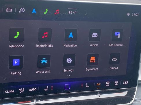 Used 2025 Volkswagen Tiguan SE image 11