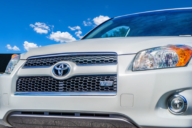 Used 2011 Toyota RAV4 Limited w/ Limited Extra Value Pkg FWD image 32