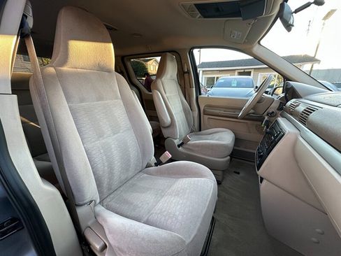 Used 2005 Ford Freestar SE image 13