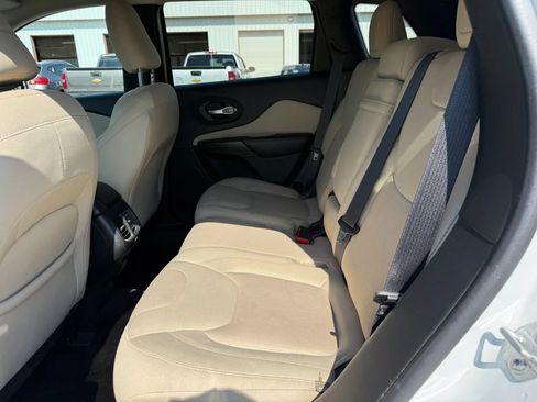 Used 2016 Jeep Cherokee Latitude w/ Comfort/Convenience Group AWD/4WD image 21