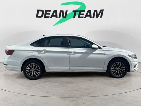 Used 2020 Volkswagen Jetta SE w/ SE Cold Weather Package image 9