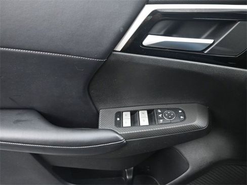 Used 2024 Mitsubishi Outlander SE image 25