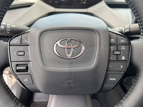 Certified 2025 Toyota Prius XLE FWD image 19