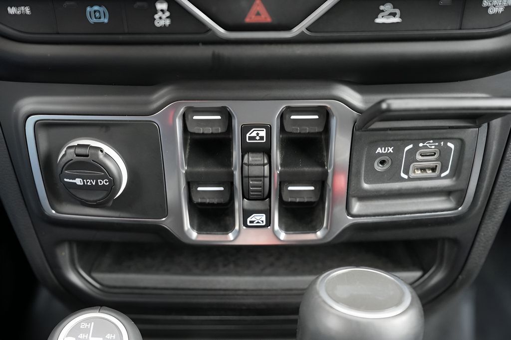 Used 2023 Jeep Wrangler Unlimited Sahara w/ Cold Weather Group AWD/4WD image 32