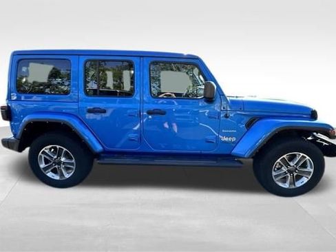 Used 2022 Jeep Wrangler Unlimited Sahara w/ LED Lighting Group AWD/4WD image 10