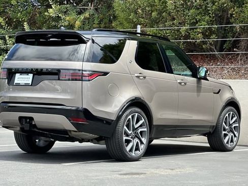Certified 2025 Land Rover Discovery Dynamic SE AWD/4WD image 5