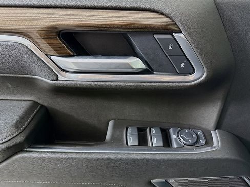 Used 2025 Chevrolet Silverado 1500 LT image 18