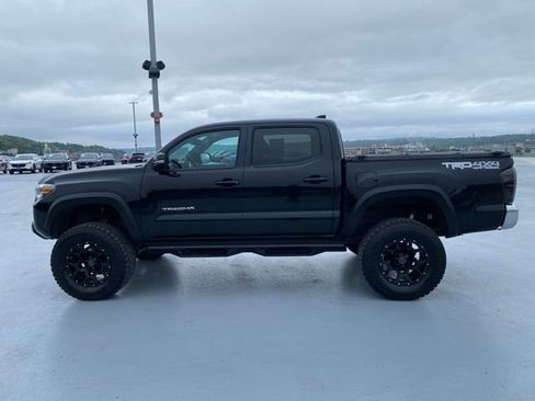 Used 2019 Toyota Tacoma TRD Off-Road AWD/4WD image 5