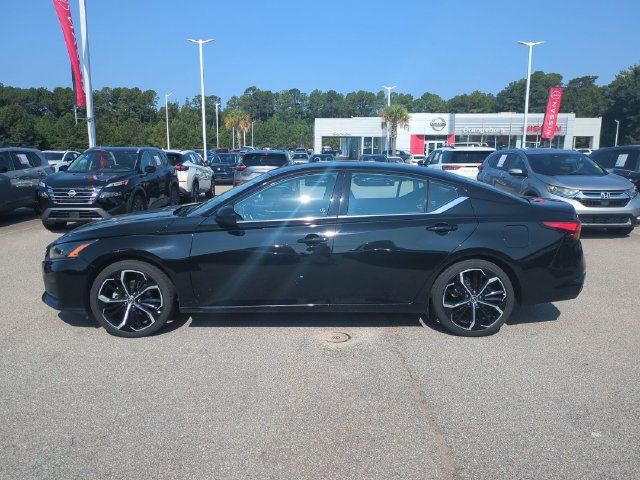 Used 2025 Nissan Altima 2.5 SR FWD image 6
