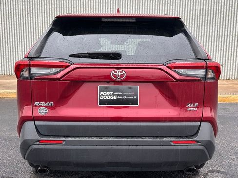 Used 2021 Toyota RAV4 XLE Premium AWD/4WD image 4