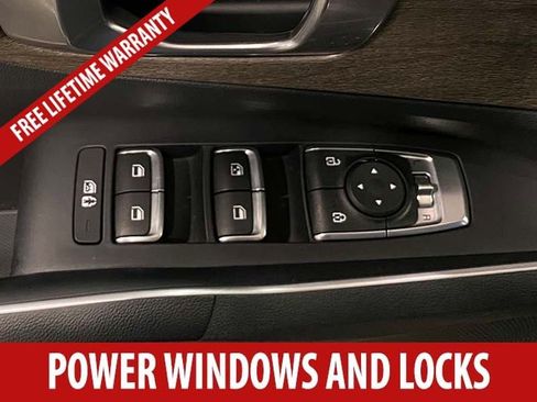 Used 2023 Kia Sorento EX w/ Panoramic Sunroof Package FWD image 9