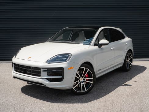 Certified 2025 Porsche Cayenne GTS AWD/4WD image 1
