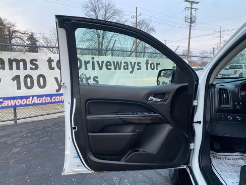 Used 2018 GMC Canyon SLE image 12