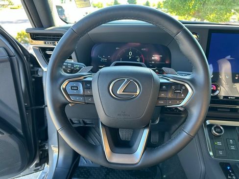 Used 2024 Lexus GX 550 w/ Cold Area Package AWD/4WD image 11