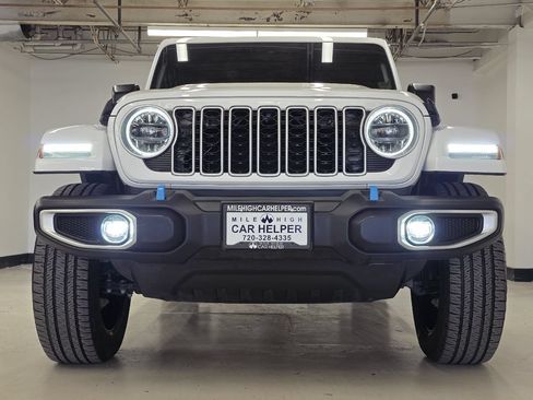Used 2024 Jeep Wrangler Unlimited Sahara AWD/4WD image 3