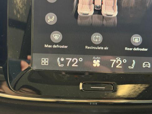 New 2026 Volvo XC40 B5 Plus w/ Protection Package Premier image 18