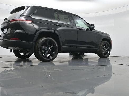 New 2025 Jeep Grand Cherokee Limited w/ Luxury Tech Group II image 44
