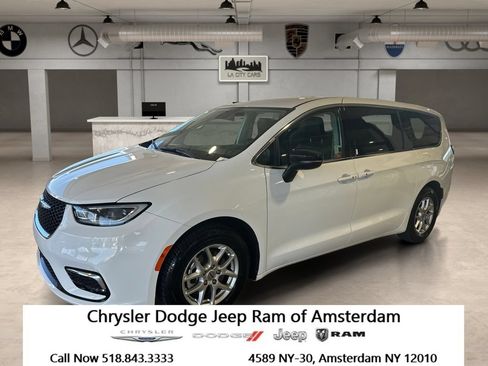 Used 2024 Chrysler Pacifica Touring-L FWD image 1
