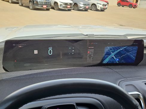 Used 2025 Ford Expedition Platinum image 19