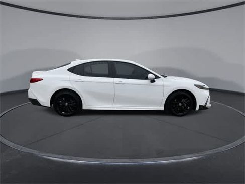 Used 2025 Toyota Camry SE image 9