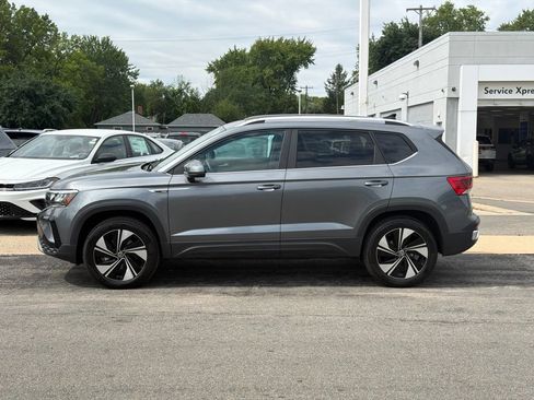Used 2023 Volkswagen Taos SE w/ Panoramic Sunroof Package AWD/4WD image 5