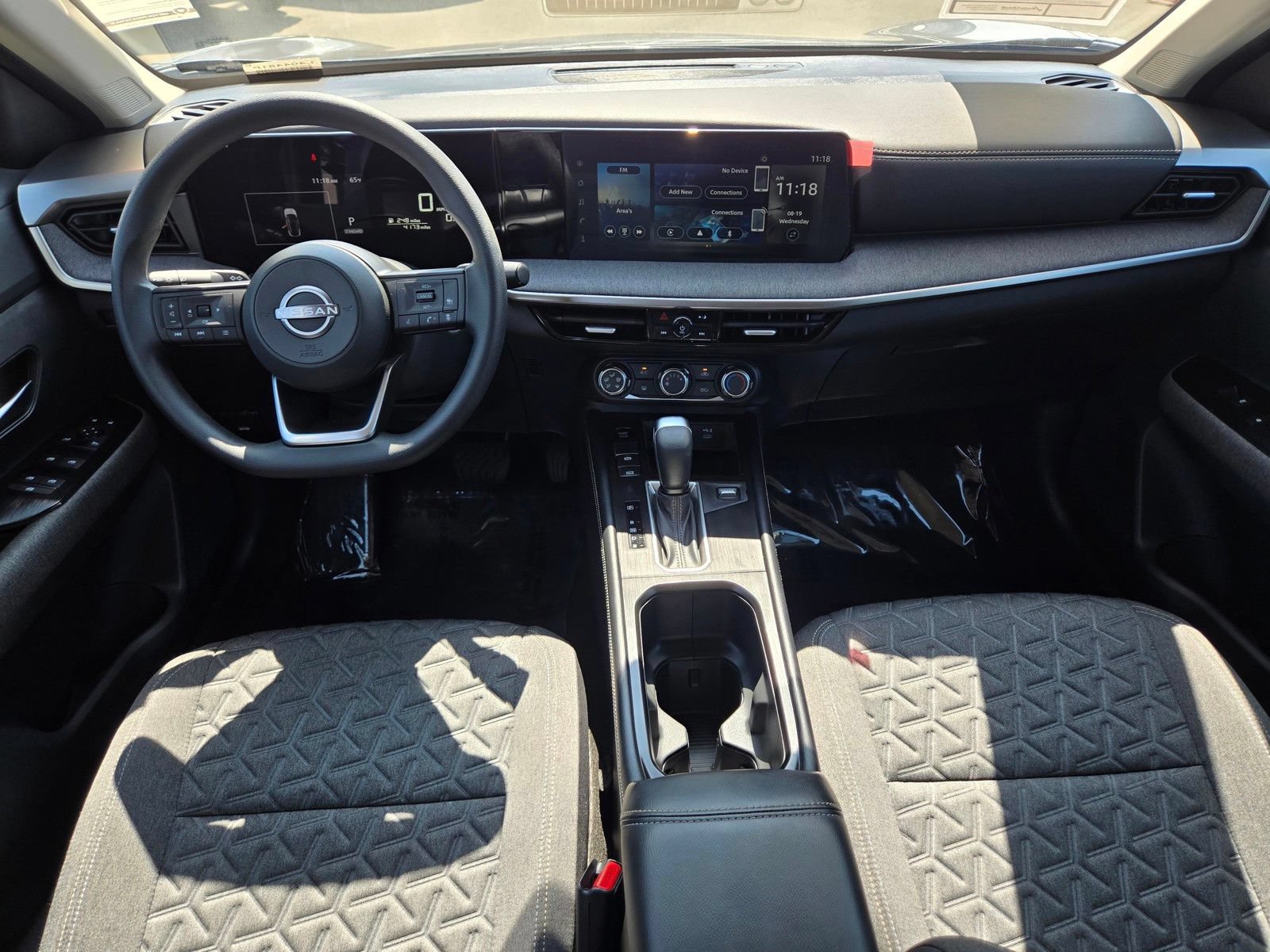 Used 2025 Nissan Kicks SV AWD/4WD image 18
