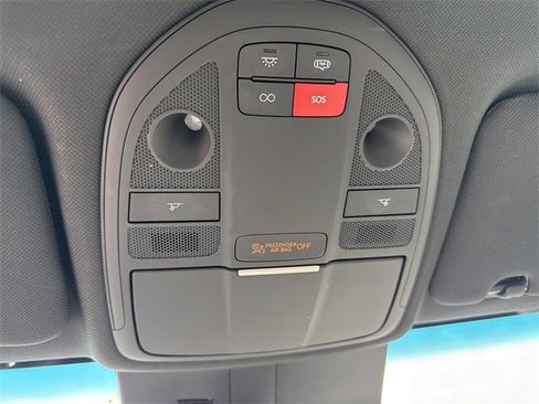 Used 2025 Genesis G70 2.5T image 28