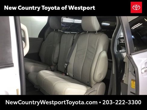 Used 2014 Toyota Sienna XLE image 20