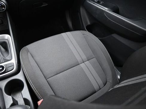 Used 2025 Hyundai Venue SEL FWD image 11
