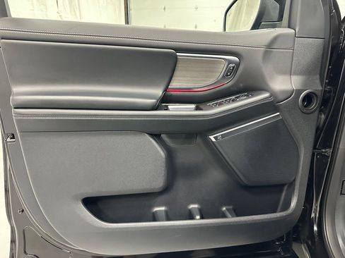 Used 2025 Ford Expedition Platinum AWD/4WD image 8