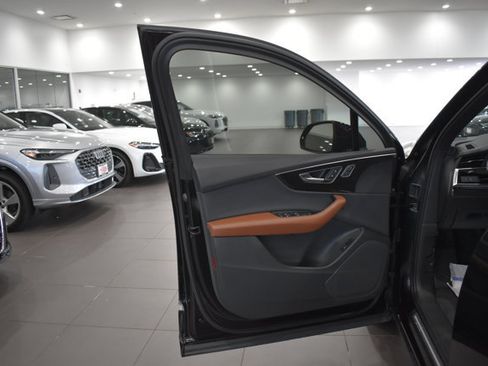 Used 2023 Audi Q7 3.0T Premium w/ Convenience Package AWD/4WD image 10