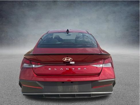 Used 2025 Hyundai Elantra Sport FWD image 8