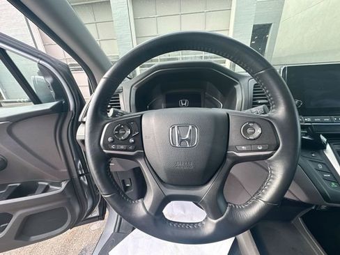 Used 2023 Honda Odyssey EX-L image 16