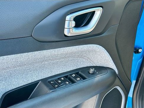 Used 2024 Jeep Compass Latitude image 17