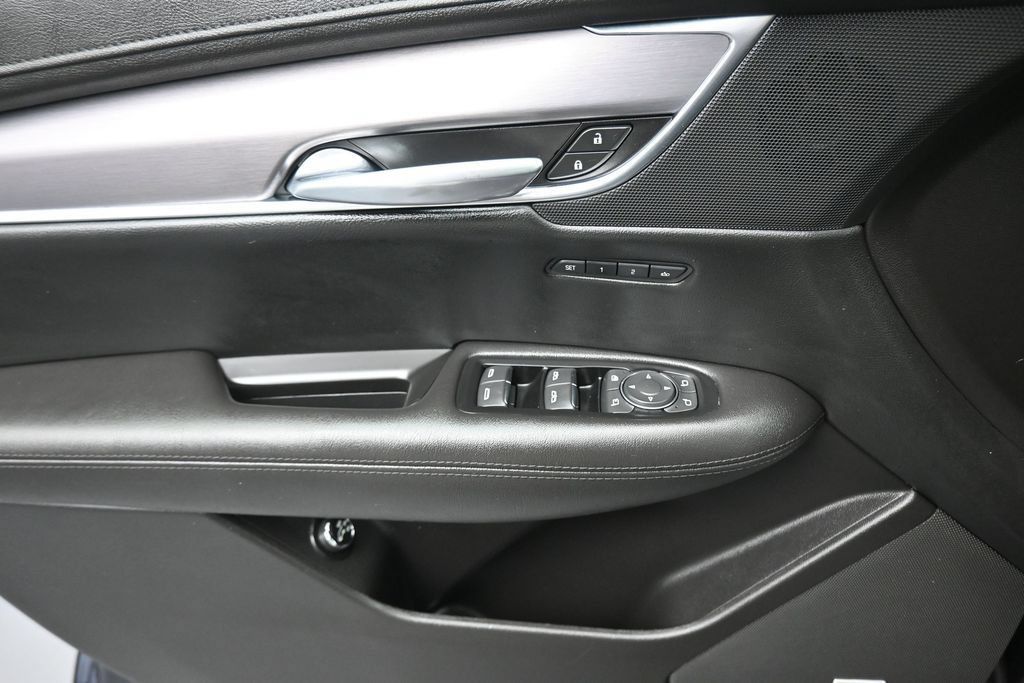 Used 2018 Cadillac XT5 Luxury w/ Driver Awareness Package FWD image 10