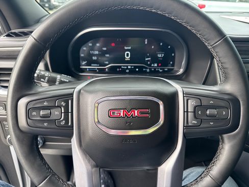 Used 2023 GMC Yukon XL SLT w/ SLT Luxury Package AWD/4WD image 13