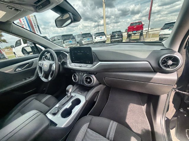 Used 2024 Chevrolet Blazer LT w/ Convenience Package FWD image 28