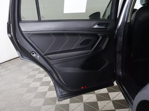 Used 2024 Volkswagen Tiguan SE w/ Panoramic Sunroof Package AWD/4WD image 25