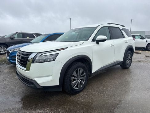 Used 2024 Nissan Pathfinder SV FWD image 9
