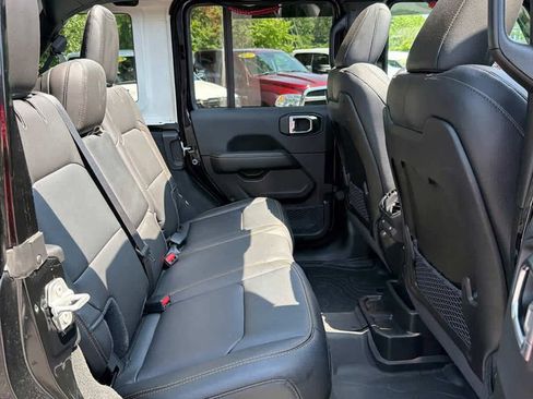 Used 2025 Jeep Wrangler Unlimited Sahara AWD/4WD image 10