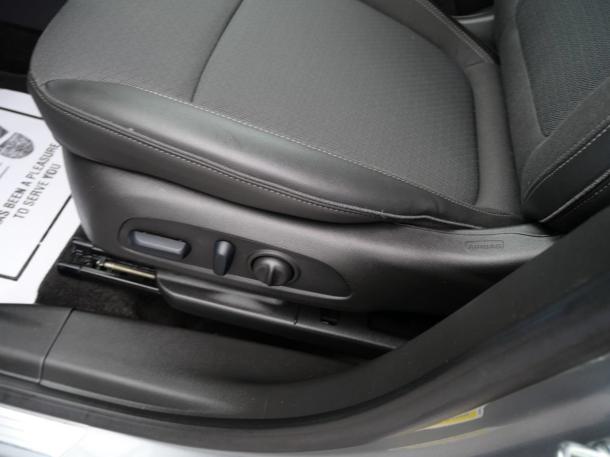 Used 2023 Buick Encore GX Select w/ Sport Touring Package FWD image 17